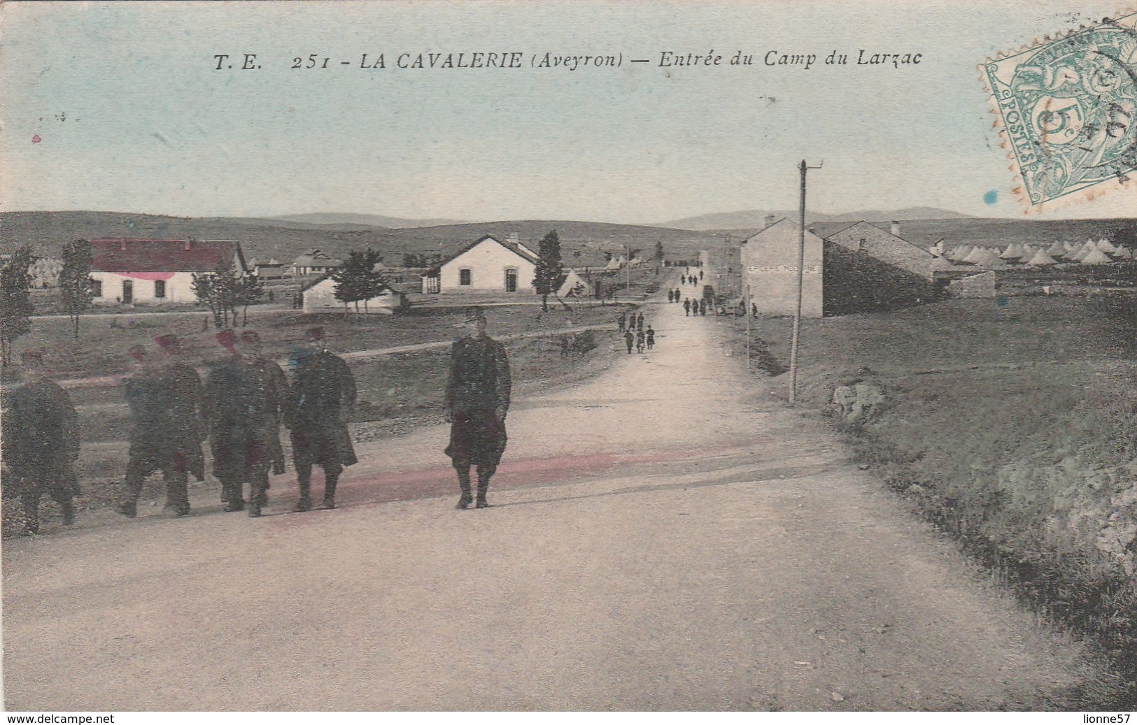 CPA LA CAVALERIE Entrée Du Camp De Larzac Animée Militaires Carte Couleur - La Cavalerie