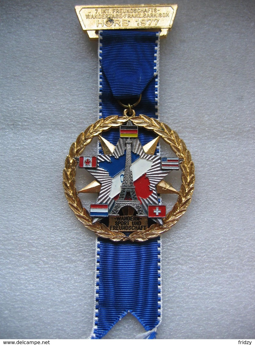 Médaille De La 7eme Journée Internationale De La Randonnée De L'Amitié Franz Garrison Horb 1977. Tour Eiffel - Autres & Non Classés
