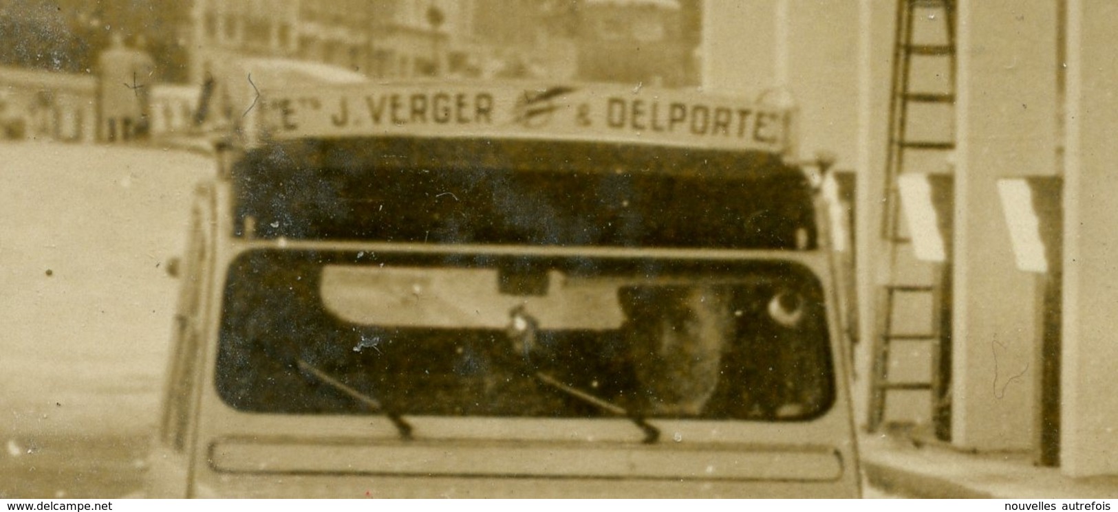 PHOTO AGIP R.COHEN - 2 CV CITROEN DE 1956 AVEC PUB " Ets J. VERGER " EMPRUNTANT  PASSAGE SOUTERRAIN DE L'ALMA 02/10/1956 - Automobile