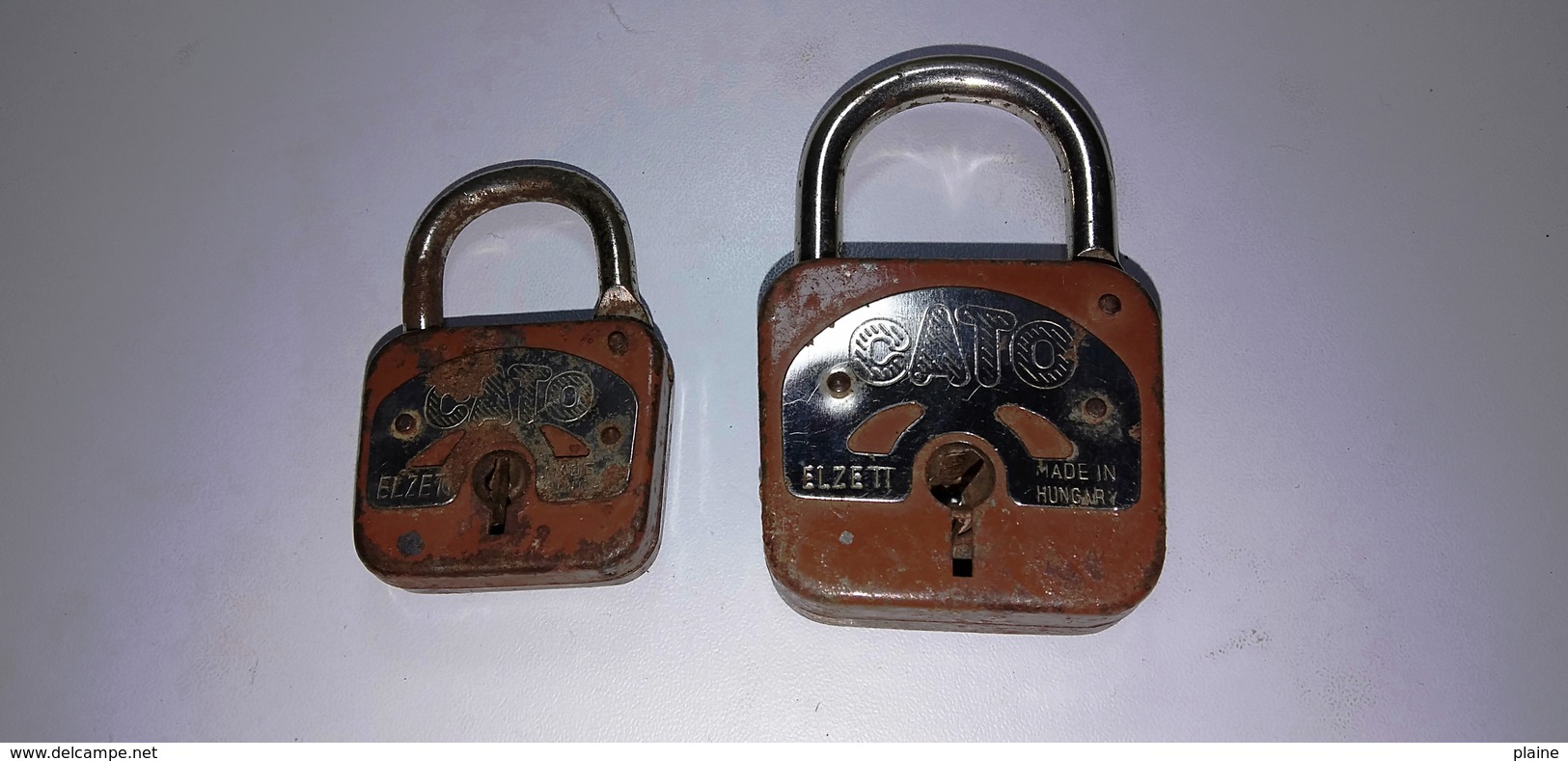 02 CADENAS VINTAGE "CATO " MADE IN HUNGARY - Ferronnerie