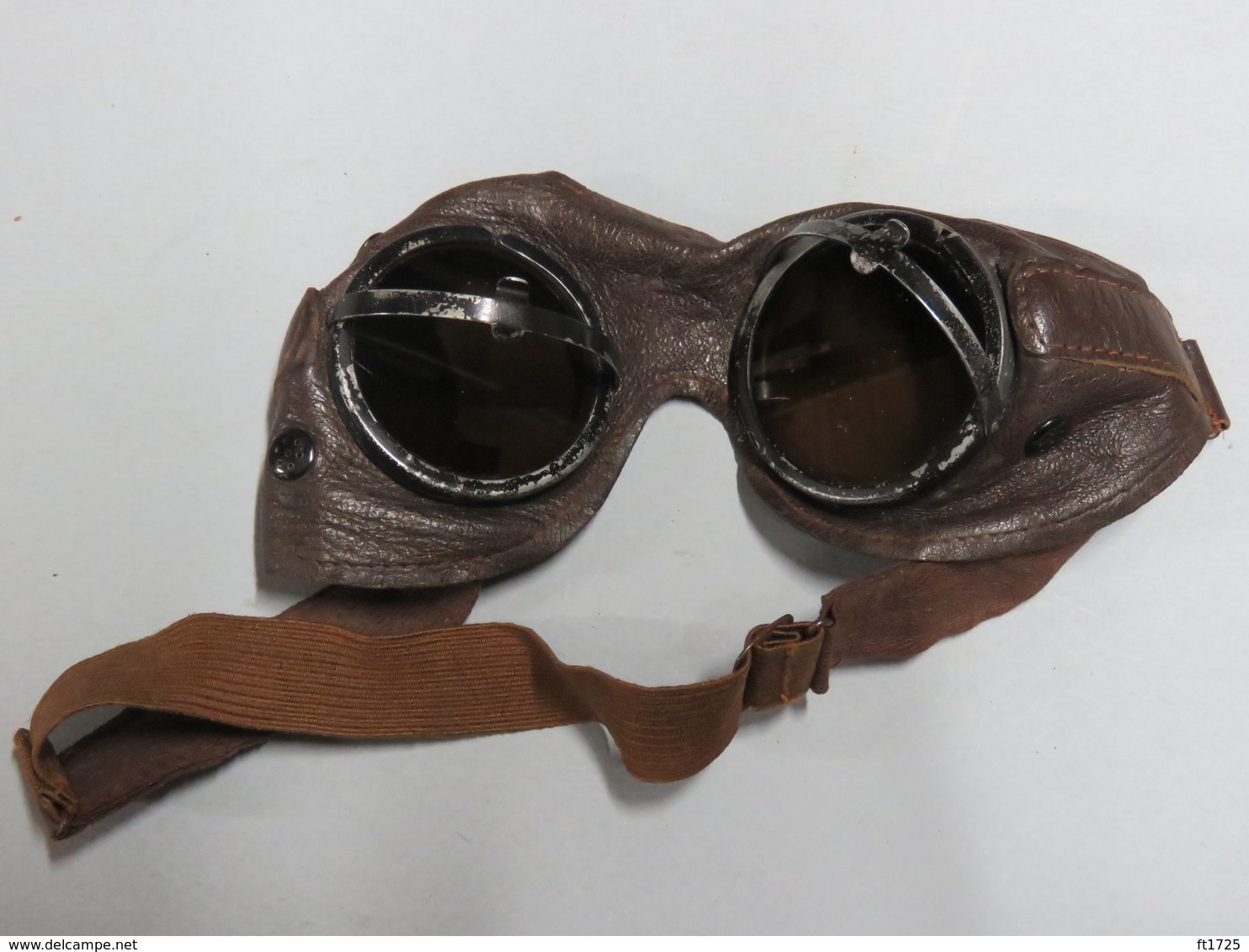 POUR VOTRE SOLDAT ALLEMAND ( TRES BELLE PAIRE DE LUNETTES REGLEMANTAIRES ANTI-POUSSIERE ) 39/45