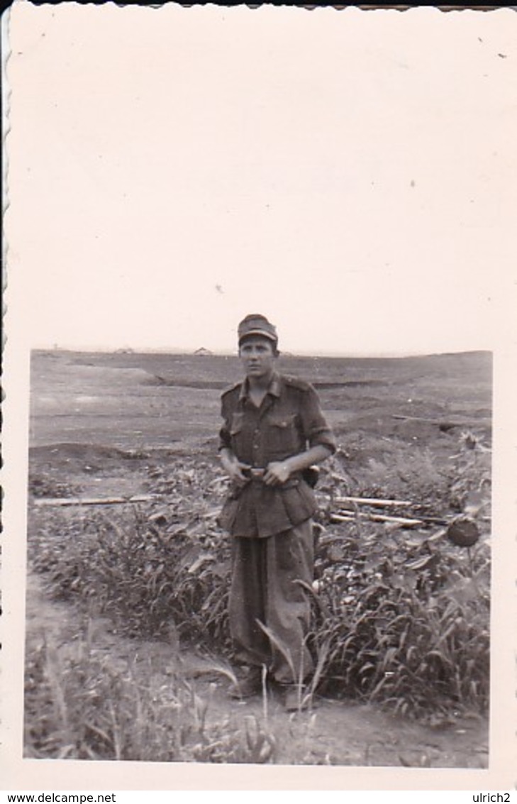 Foto Deutscher Soldat In Petrofka - Russland - 1943 - 8*5cm (46866) - Krieg, Militär