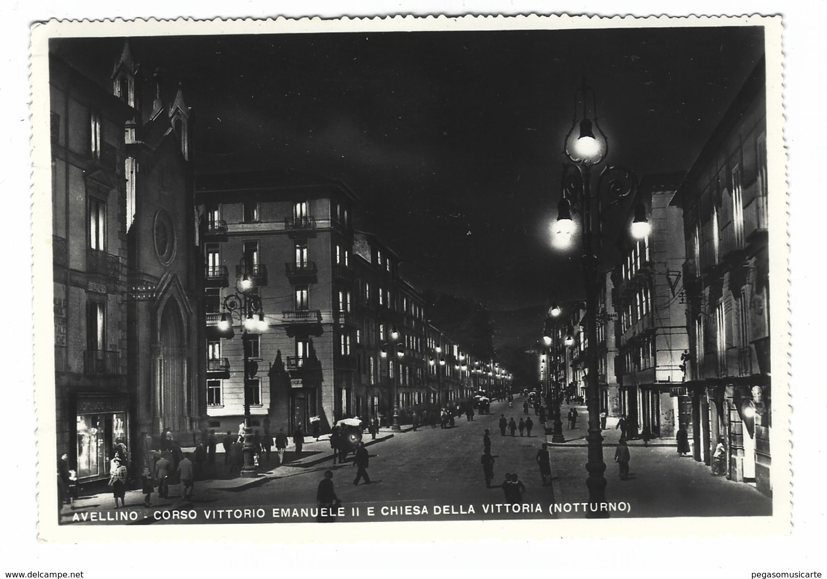 2747 - AVELLINO CORSO VITTORIO EMANUELE II E CHIESA DELLA VITTORIA NOTTURNO ANIMATA 1958 - Avellino