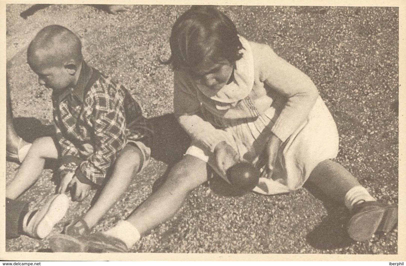 Guerra Civil, Tarjeta Postal Republicana. (*). (1937ca). Tarjeta Postal Fotográfica, AJUT INFANTIL DE RERAGUARDA. Niña C - Other & Unclassified