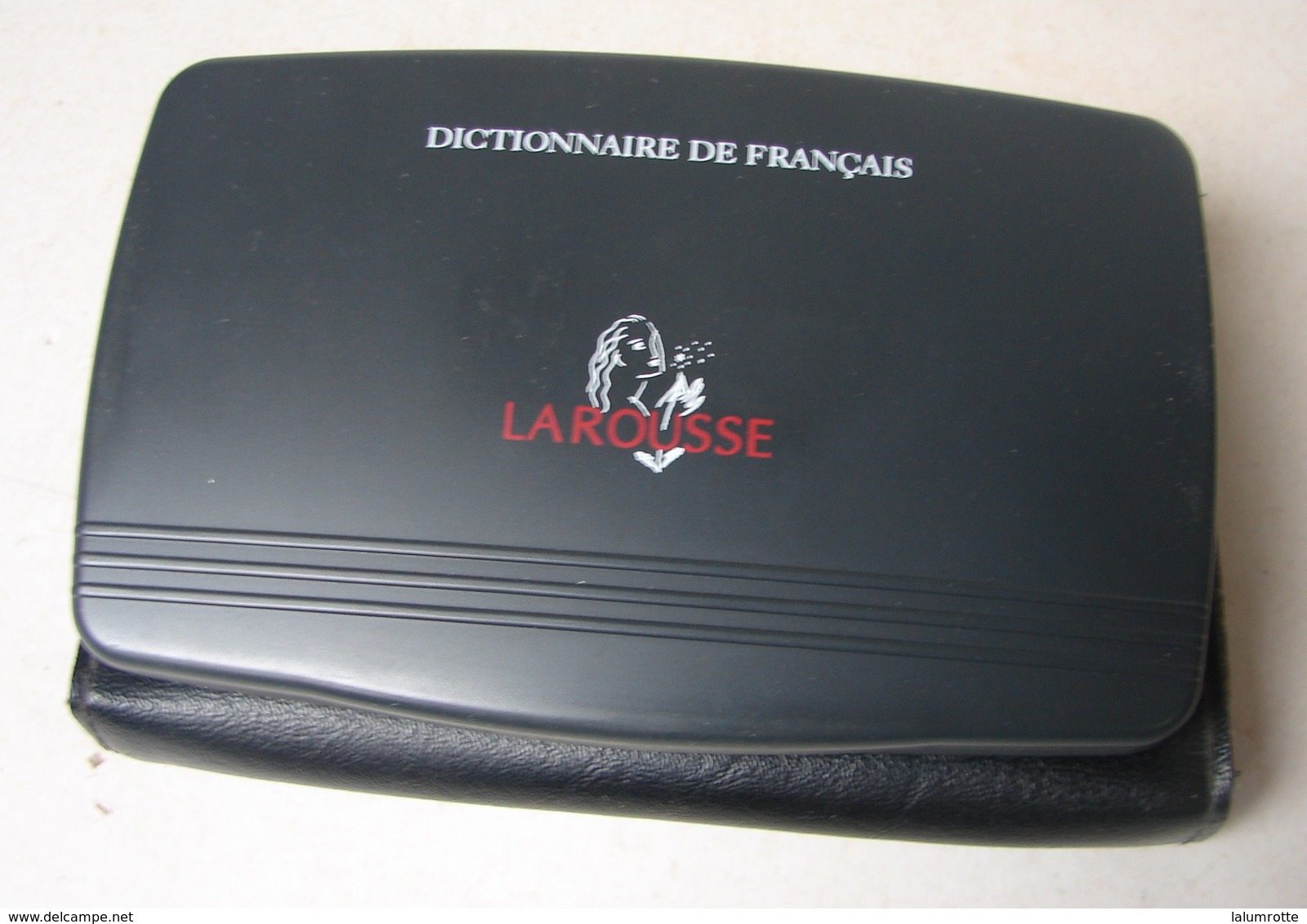 Lot. 1253. Dictionnaire électronique Larousse Des Années 80 - Andere Geräte