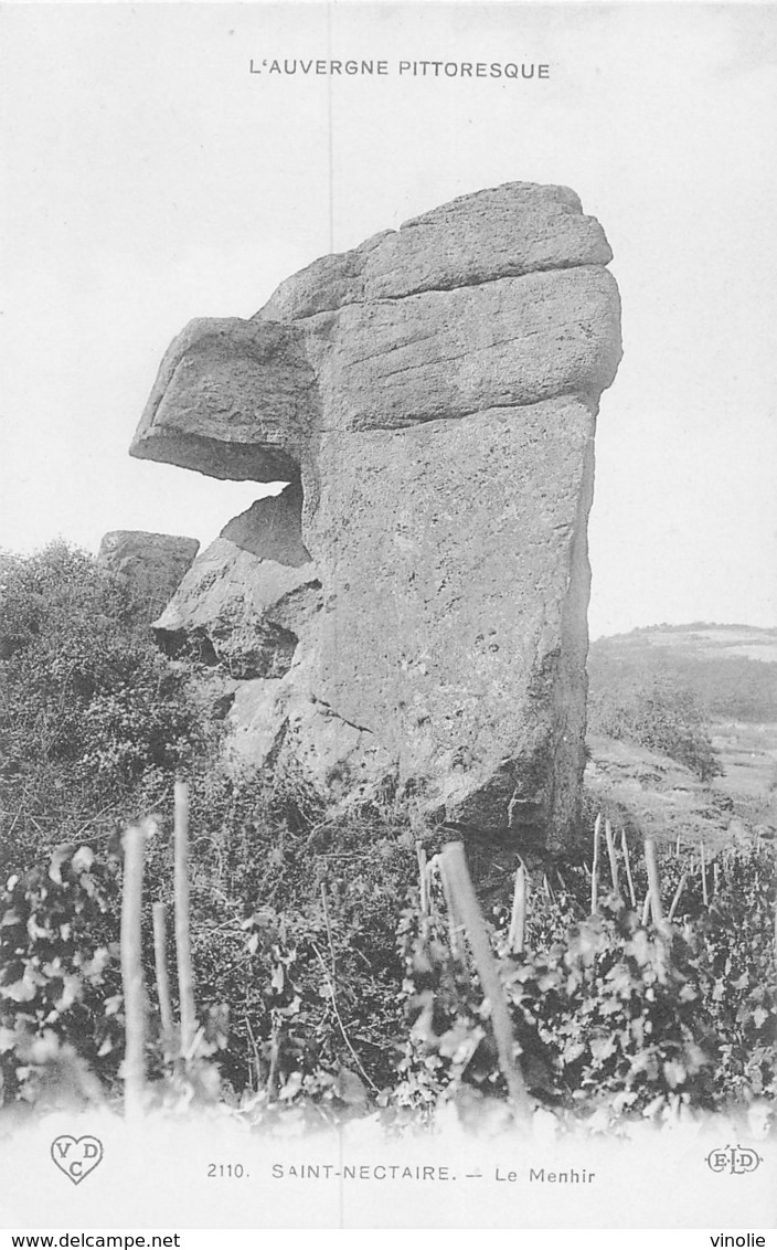 20-1588 : SAINT NECTAIRE. LE MENHIR. - Dolmen & Menhirs