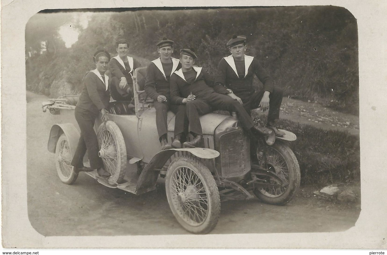 Cpa Carte Photo AUTOMOBILE Avec Marins (mention Automobile Sur Un Bachi) 1928 - Voitures De Tourisme