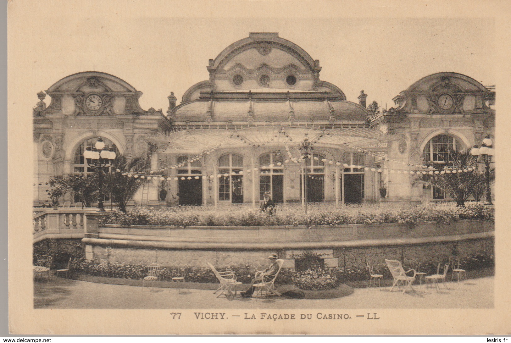 C. P. A. - VICHY - LA FACADE DU CASINO - L. L. - 77 - Vichy