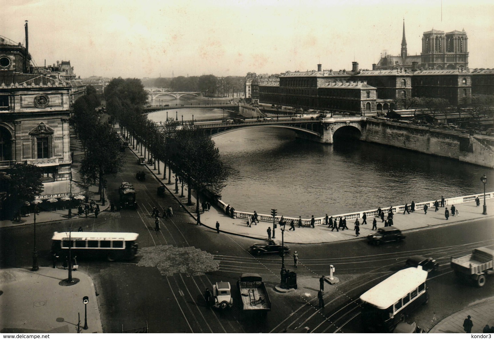 Paris. La Place Du Chatelet Et Notre Dame - Notre Dame Von Paris