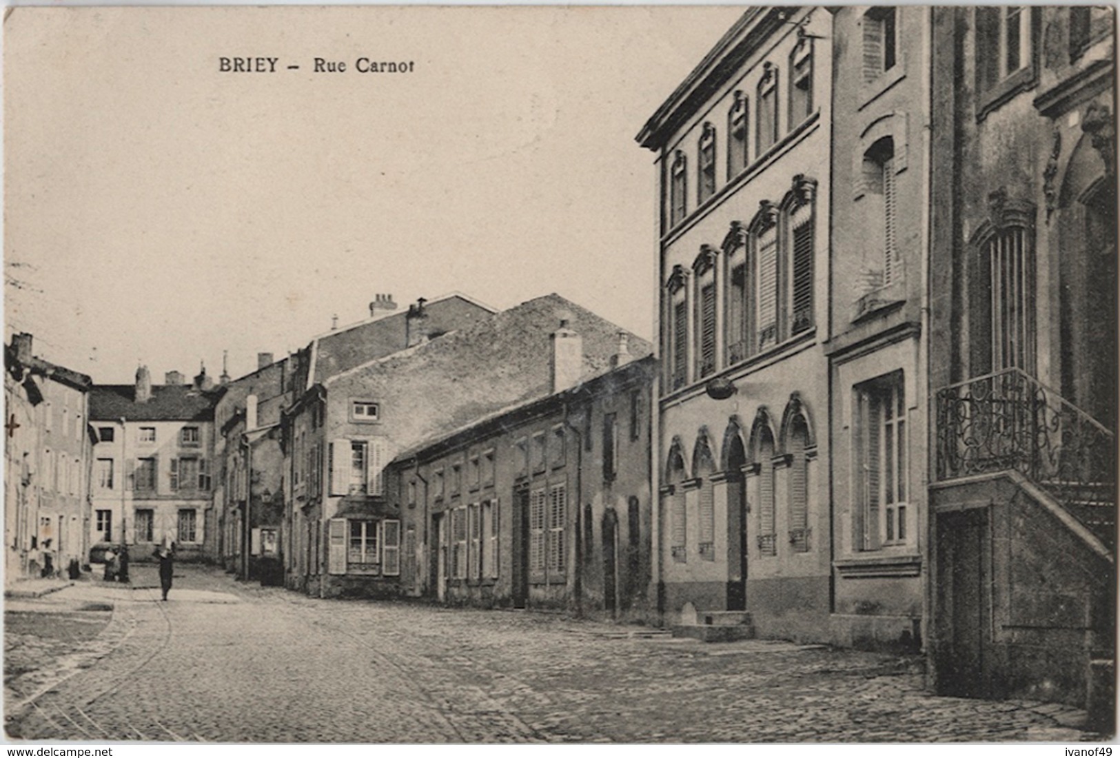 54 - BRIEY - 2CPA - Rue Carnot - Les Quais Du Woigot - Briey
