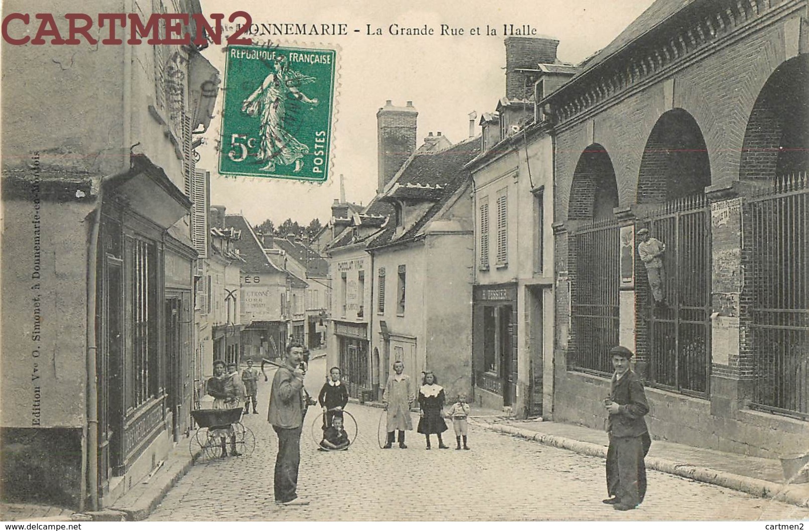 DONNEMARIE LA GRANDE RUE ET LA HALLE ANIME 77 SEINE-ET-MARNE - Donnemarie Dontilly