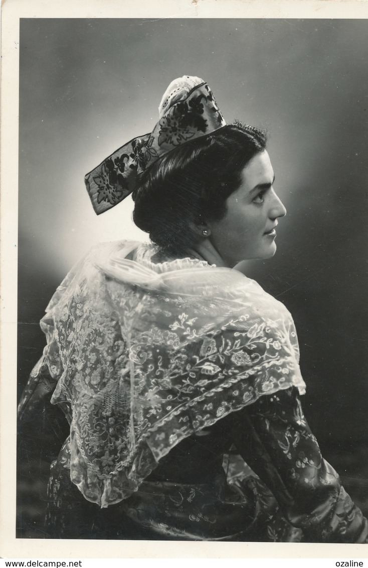 Costume, Reine D'arles - Kostums