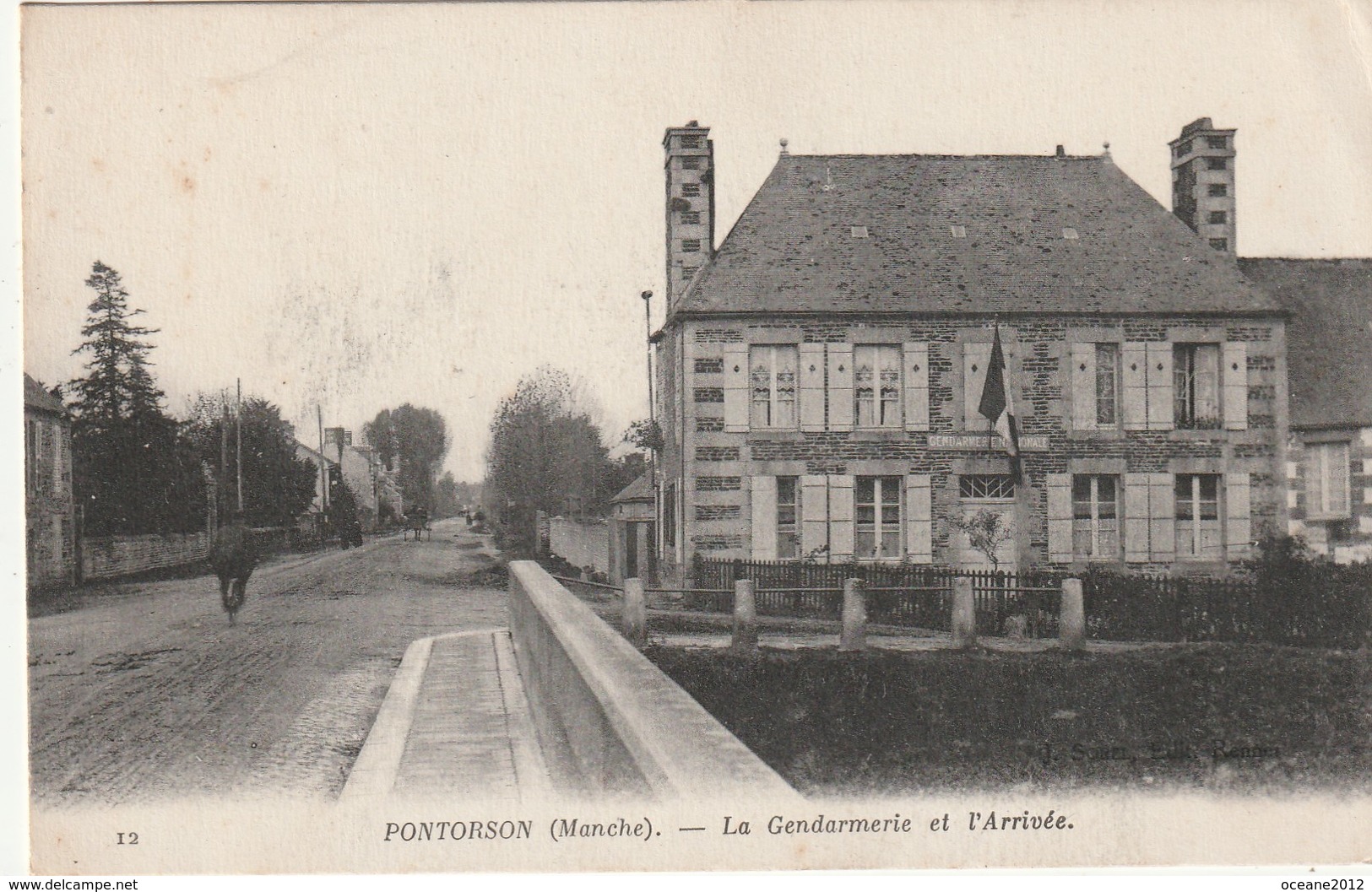 50 Pontorson. La Gendarmerie Et L'Arrivée - Pontorson