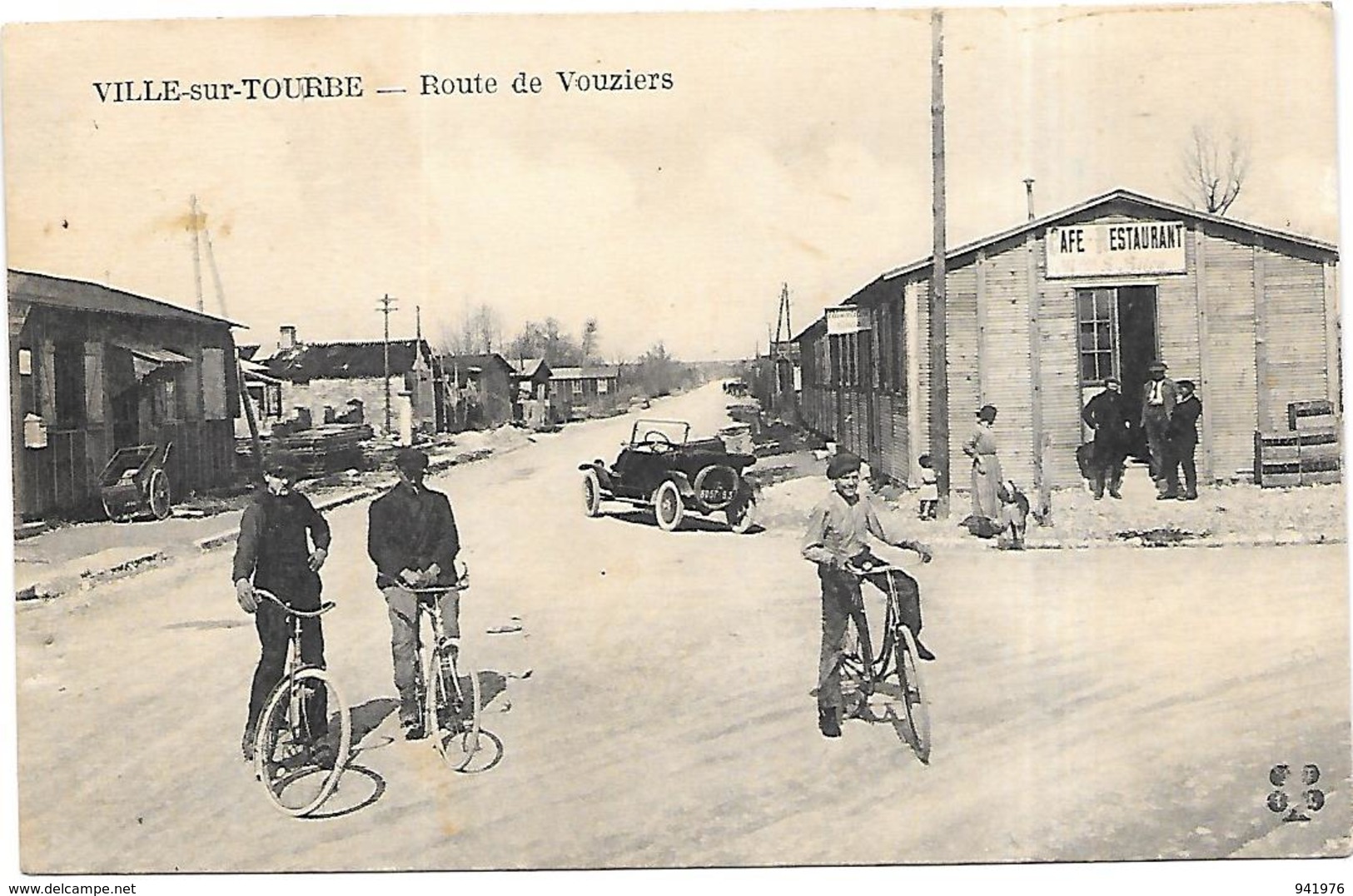 51 VILLE SUR TOURBE ROUTE DE VOUZIERS ANIMEE - Ville-sur-Tourbe