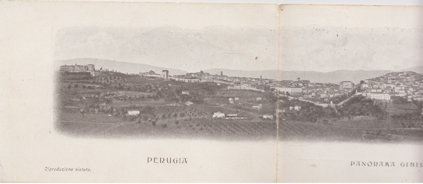 CARTOLINA ( IN TRE PARTI) - PERUGIA - PANORAMA GENERALE DA SUD - OVEST - VIAGGIATA  - Cm.43x9,2 . RARA !!! - Perugia