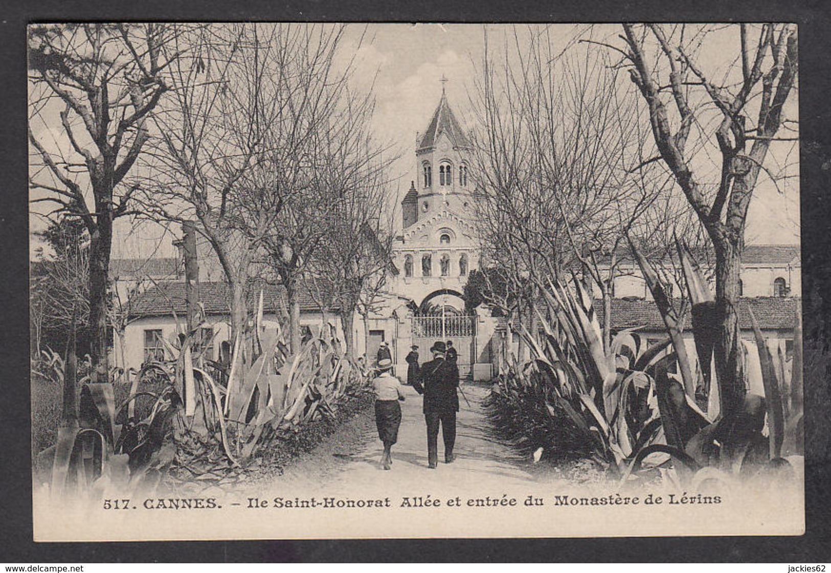 66436/ CANNES, Ile Saint-Honorat, Abbaye De Lérins, Allée Et Entrée Du Monastère - Cannes