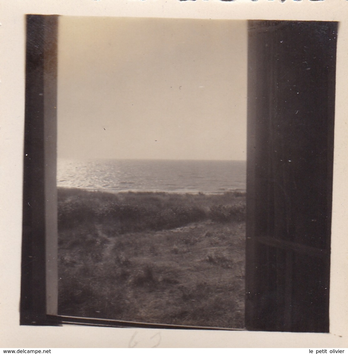 PHOTO ORIGINALE 39 / 45 WW2 WEHRMACHT FRANCE ÎLE DE RÉ VUE SUR LA MER PRISE DU POSTE DE GARDE ALLEMAND DE SAINT MARTIN - Guerre, Militaire