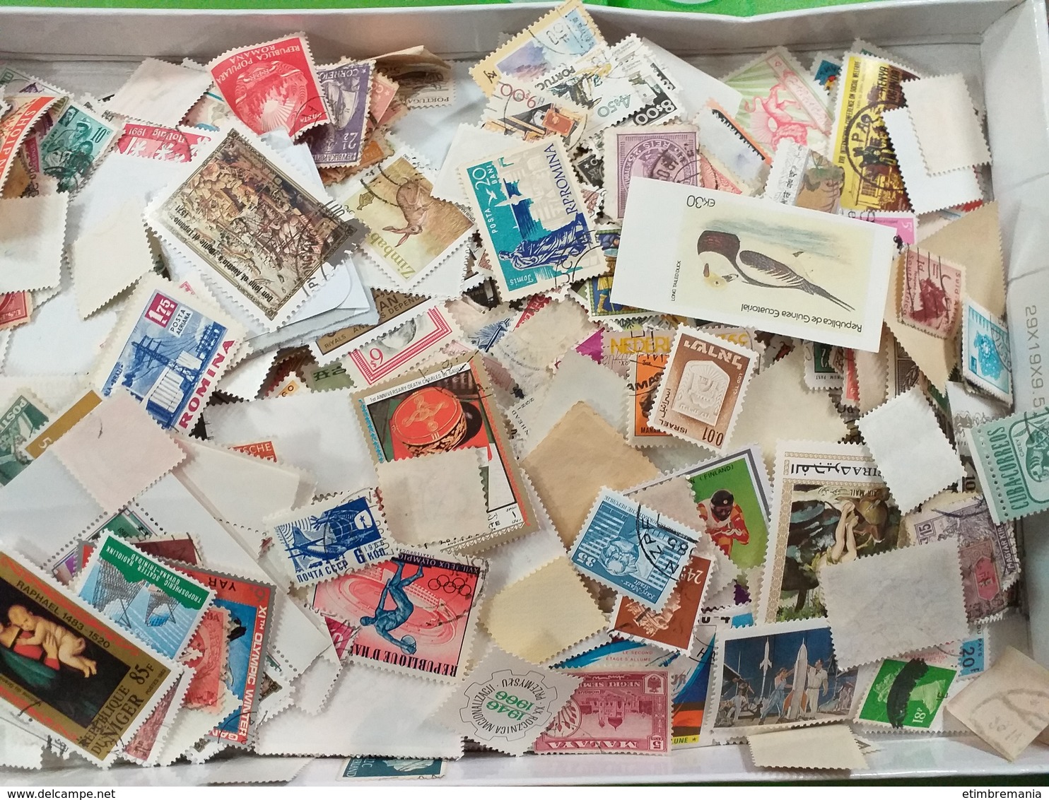 LOT N° E135 Un Lot De Plus De 2000 Timbres Du Monde - Collections (sans Albums)