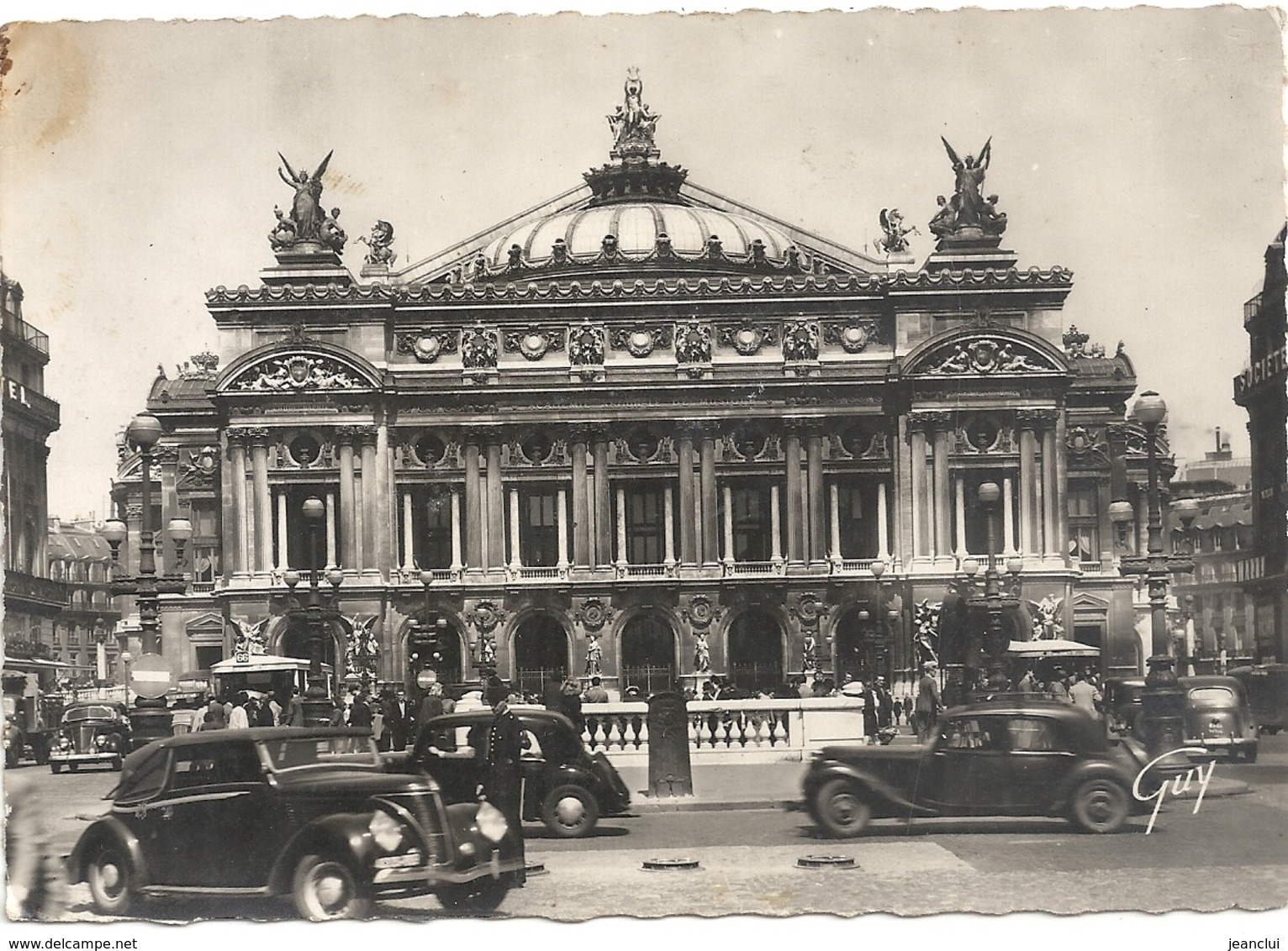 CPM. PARIS ET SES MERVEILLES .713. THEATRE DE L'OPERA + SUPERBES AUTOS EN 1er PLAN . Carte Non Ecrite - District 01