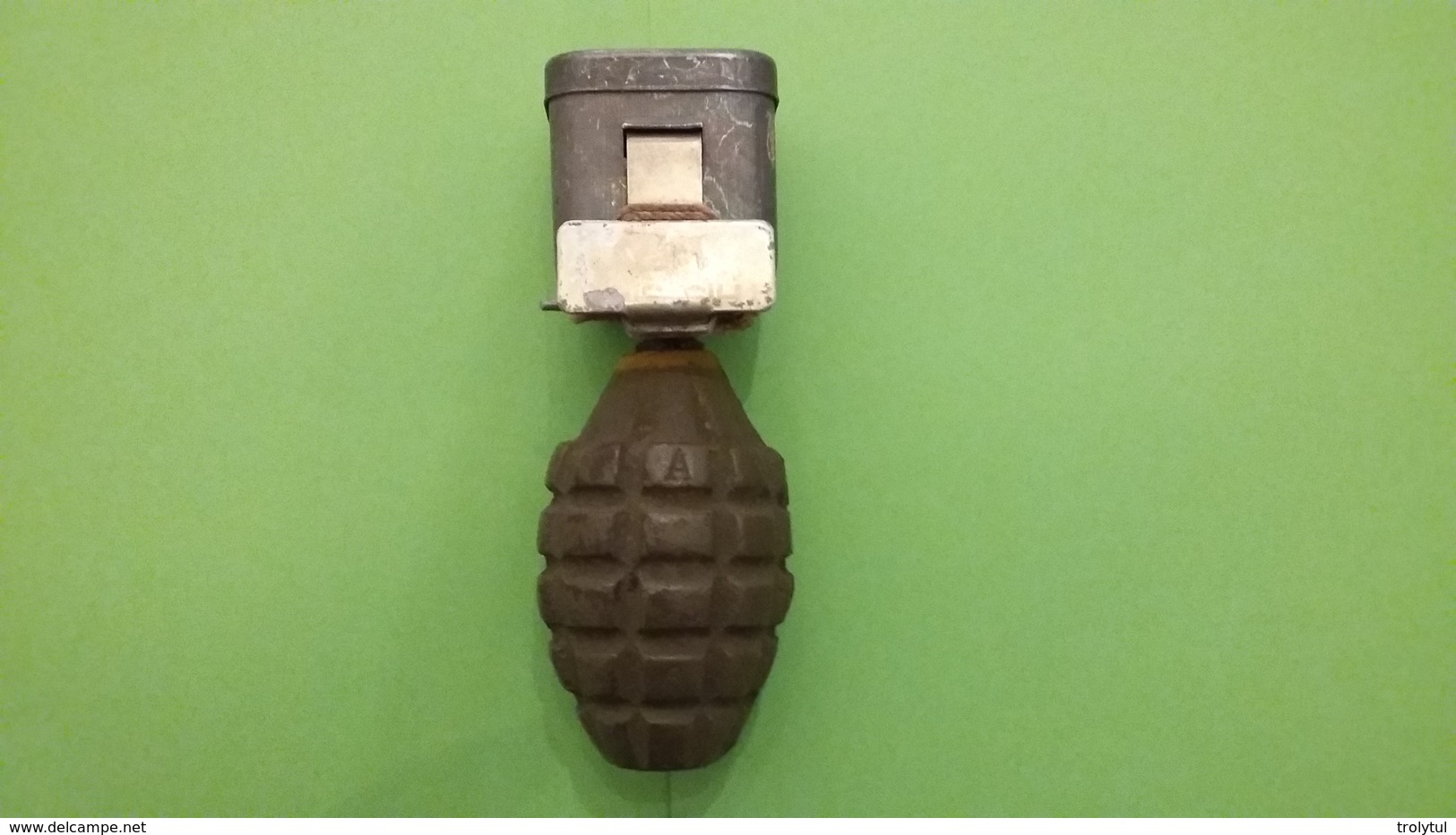 Grenade à Main Défensive US MKII Avec Allumeur De Piégeage M1 à Relâchement - Armes Neutralisées