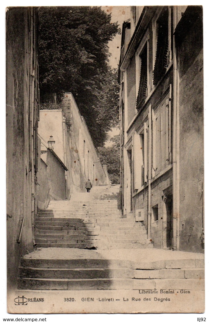 CPA 45 - GIEN (Loiret) - 3820. La Rue Des Degrés - Bonini - Gien