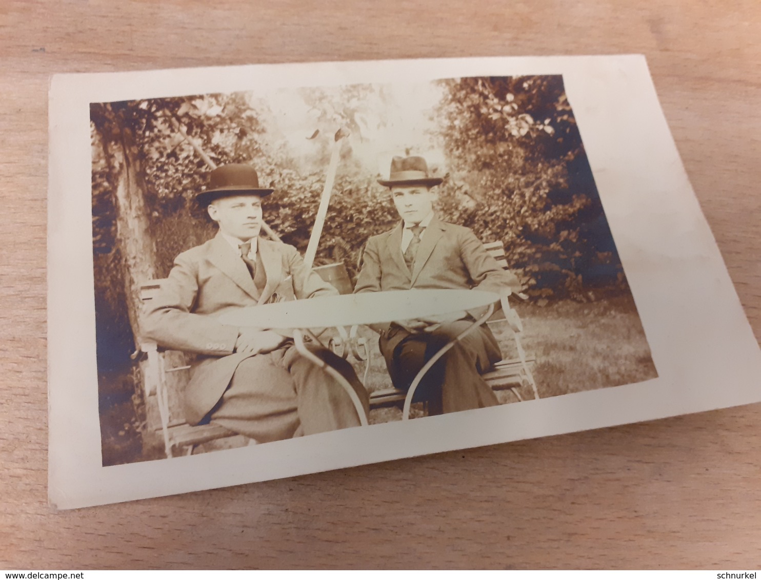 MAENNER IN DEUTSCHLAND DAZUMAL - ZWEI HERREN IM GARTEN - MAENNERFREUNDSCHAFT - WIDMUNG - LUEBECK - 1918 - Identifizierten Personen