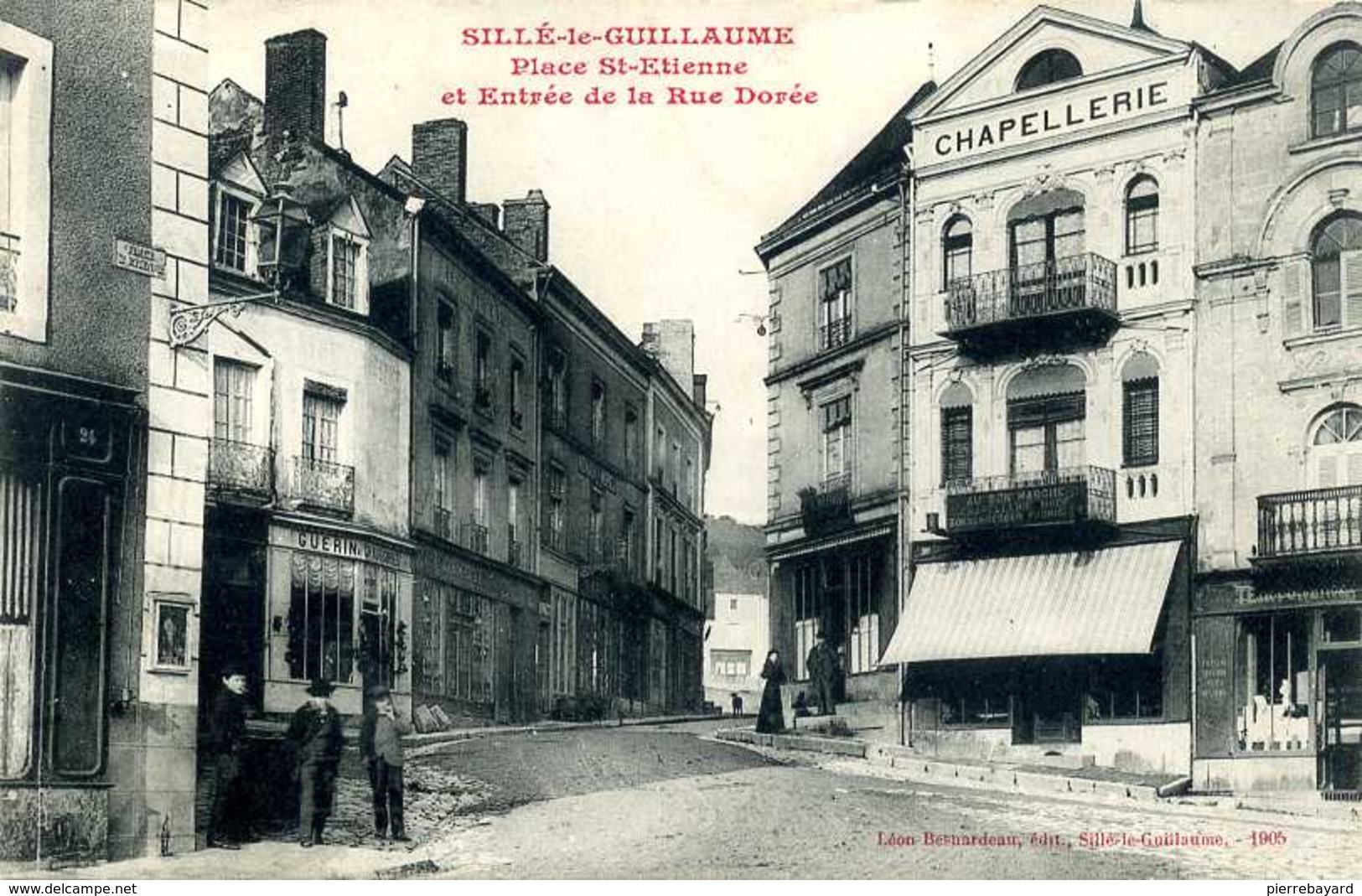 Sillé-le-Guillaume. Place St-Etienne Et Entrée De La Rue Dorée. (Chapellerie). - Sille Le Guillaume