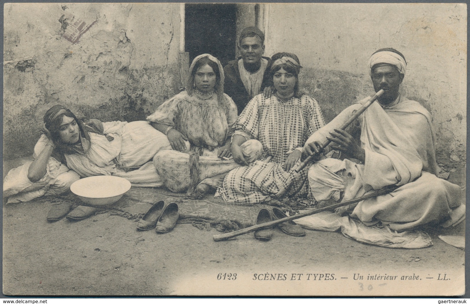 Algerien: 1900/1960, Box With Approx. 800 Historical Postcards With A Minor Part Of Cards Printed Af - Lettres & Documents