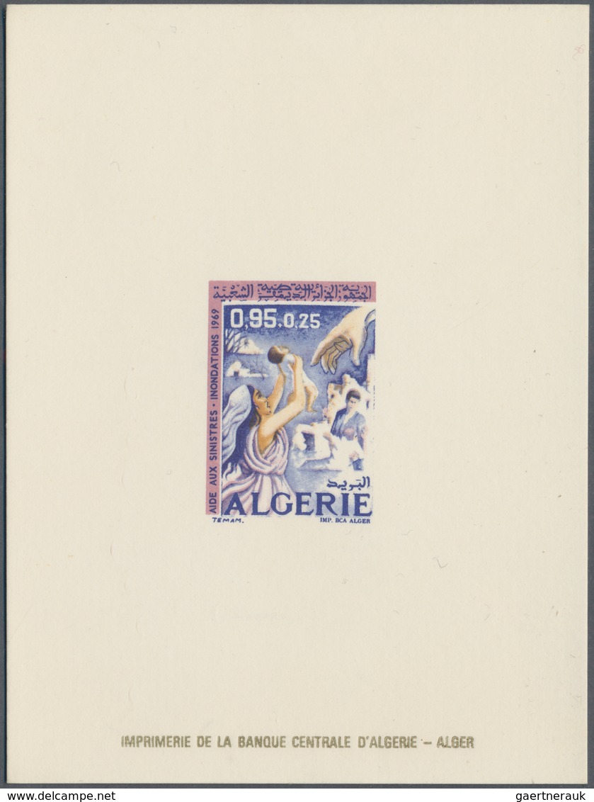 Algerien: 1963/1987, Collection Of Apprx. 178 Different Epreuve De Luxe/presentation Cards. - Cartas & Documentos