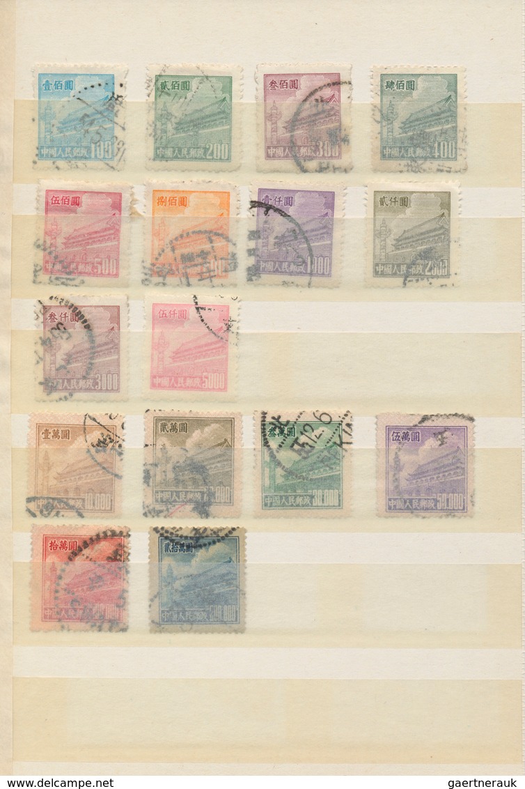 China - Volksrepublik: 1949/75, Collection Of Definitives In Small Stockbook, Including The High Val - Otros & Sin Clasificación