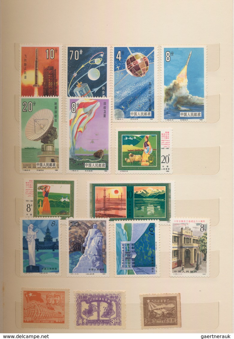 China - Volksrepublik: 1971/1986 (ca.), accumulation of complete sets MNH in two Chinese stockbooks,