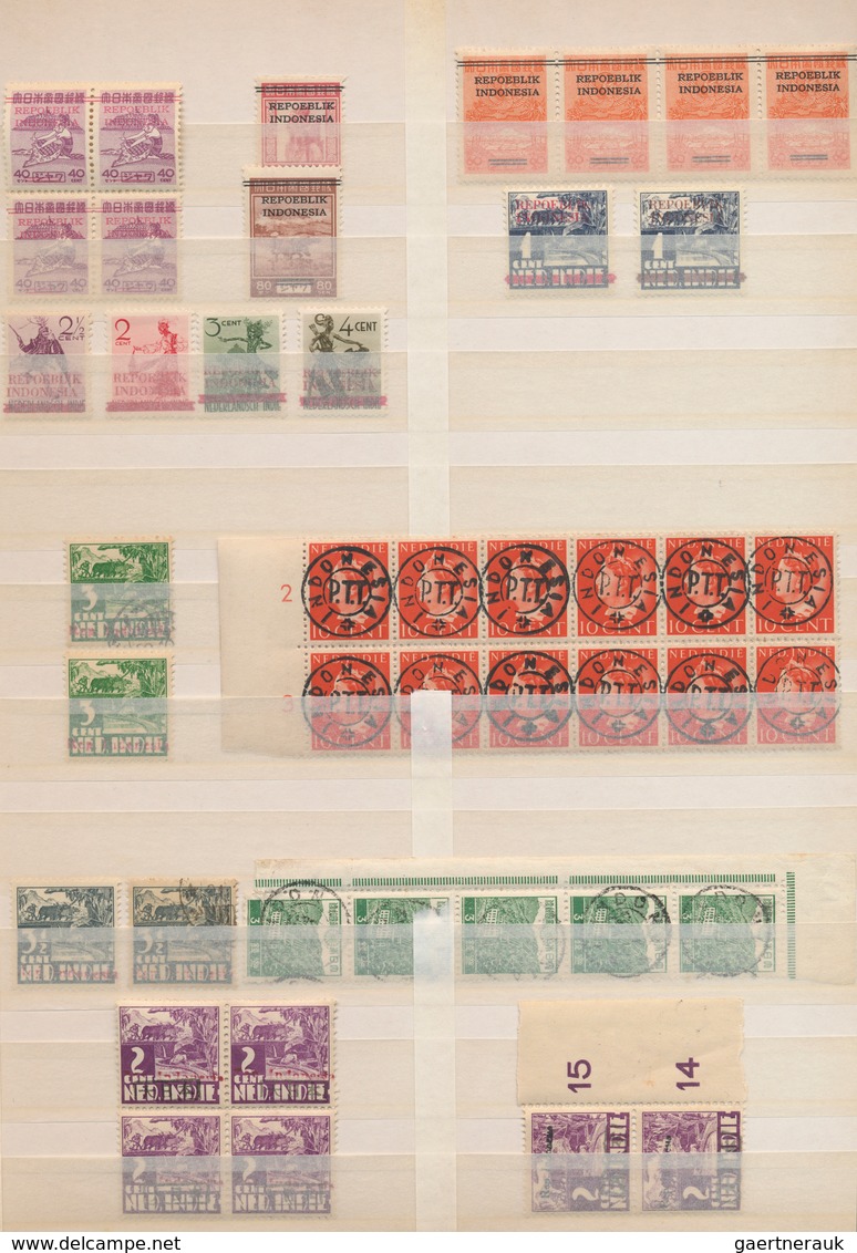 Indonesien - Lokalausgaben: 1945/49, Accumulation In Stockbook According Ovpt. Types. Inc. Blocks, S - Indonésie