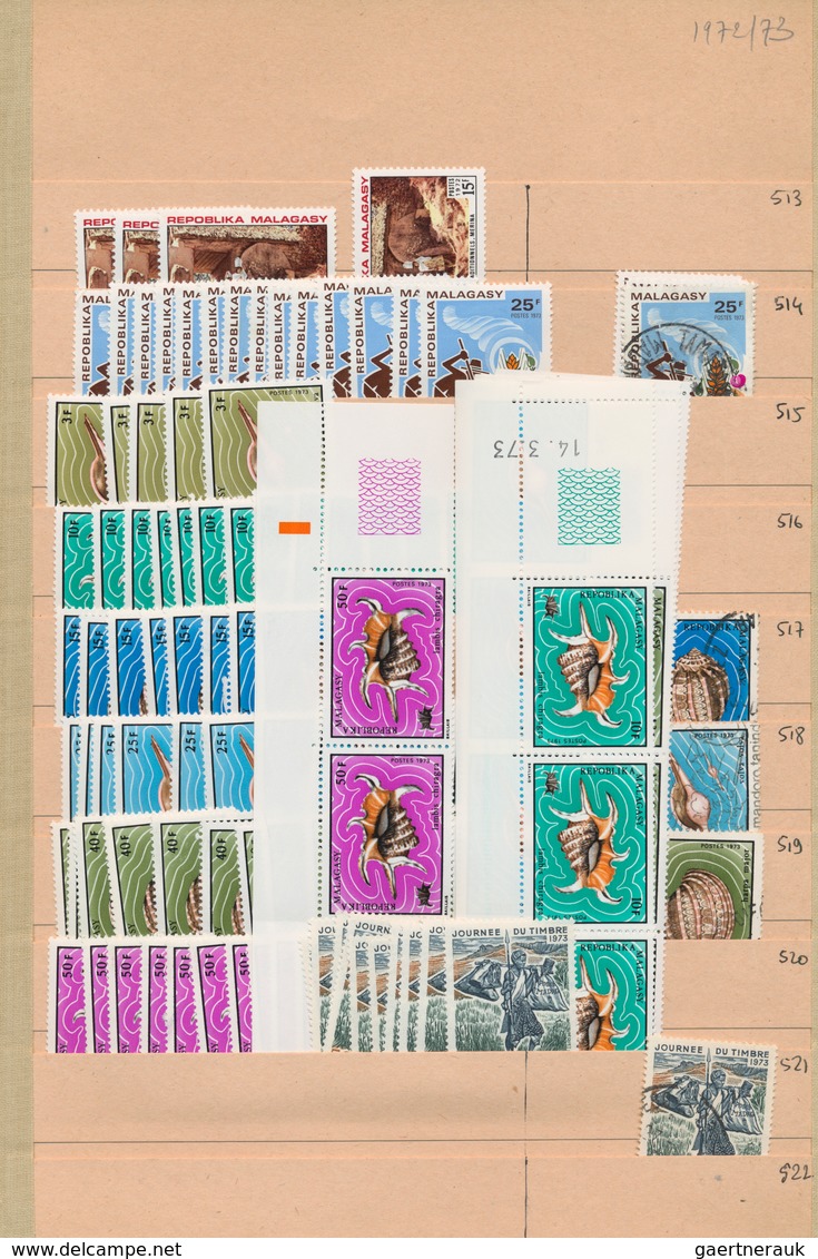 Madagaskar: 1896/1990, Plus Some Modern Up To 2005, Comprehensive Mint And Used Holding In Two Thick - Madagascar (1960-...)