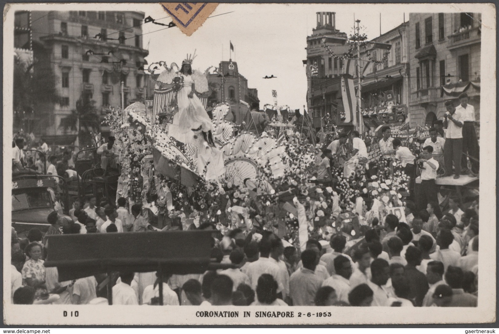 Singapur: 1930's-2000's: Two Big Boxes Filled Up With Hundreds And Hundreds Of Picture Postcards, Wi - Singapur (...-1959)