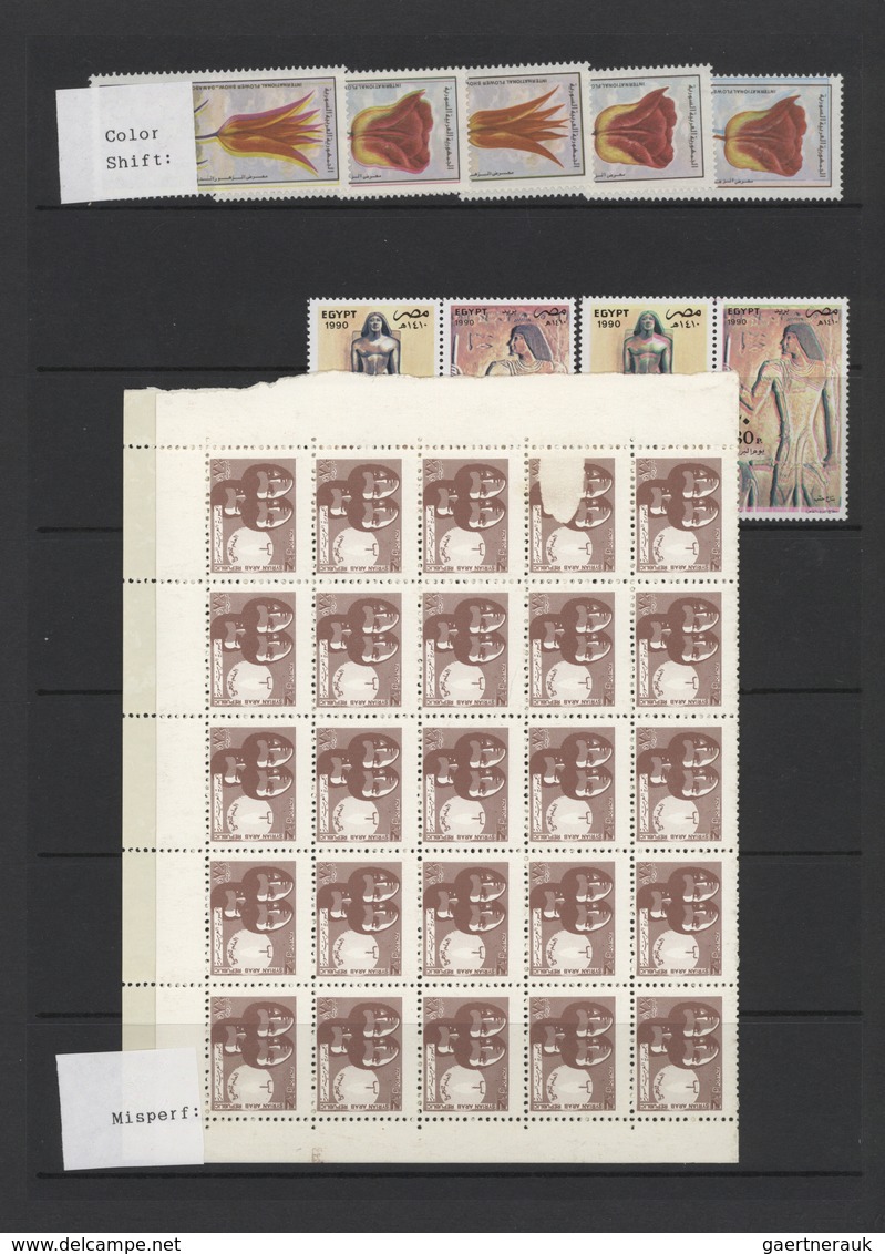 Syrien: 1920-80, Small collection of errors and varieties, early inverted overprints, shifted colors