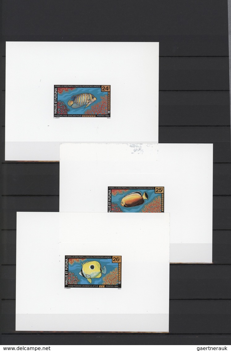 Wallis- Und Futuna-Inseln: 1979/1997, Collection With 322 Different "Epreuve De Luxe" Or "bloc-feuil - Otros & Sin Clasificación