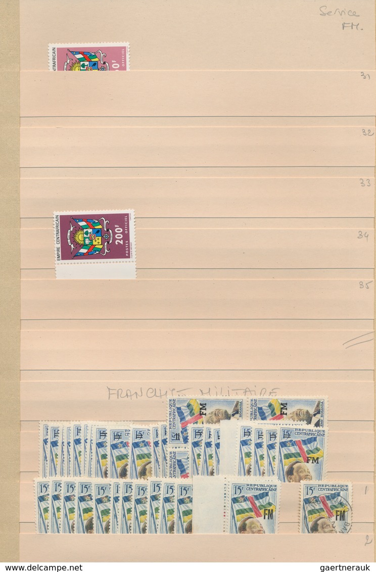 Zentralafrikanische Republik: 1959/1990, Comprehensive Almost Exclusively MNH Stock In Three Thick A - República Centroafricana