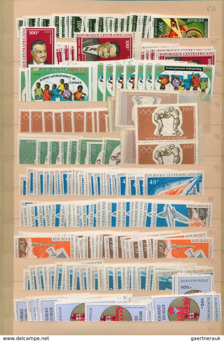 Zentralafrikanische Republik: 1959/1990, comprehensive almost exclusively MNH stock in three thick a