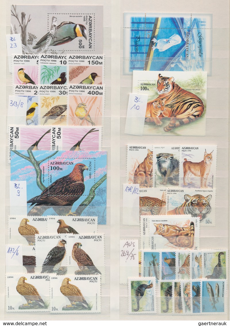 Thematik: Tiere, Fauna / Animals, Fauna: 1993/2002 (ca.), Comprehensive MNH Accumulation In A Thick - Andere & Zonder Classificatie