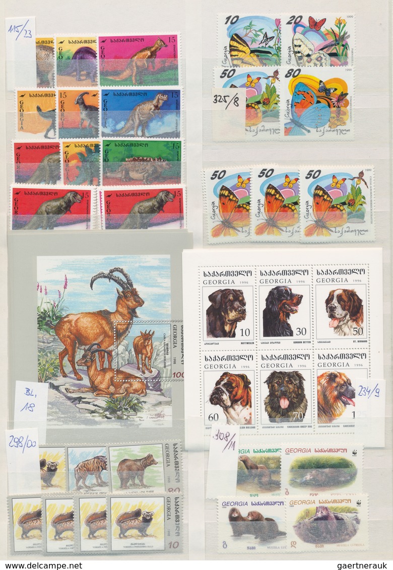 Thematik: Tiere, Fauna / Animals, Fauna: 1993/2002 (ca.), Comprehensive MNH Accumulation In A Thick - Andere & Zonder Classificatie