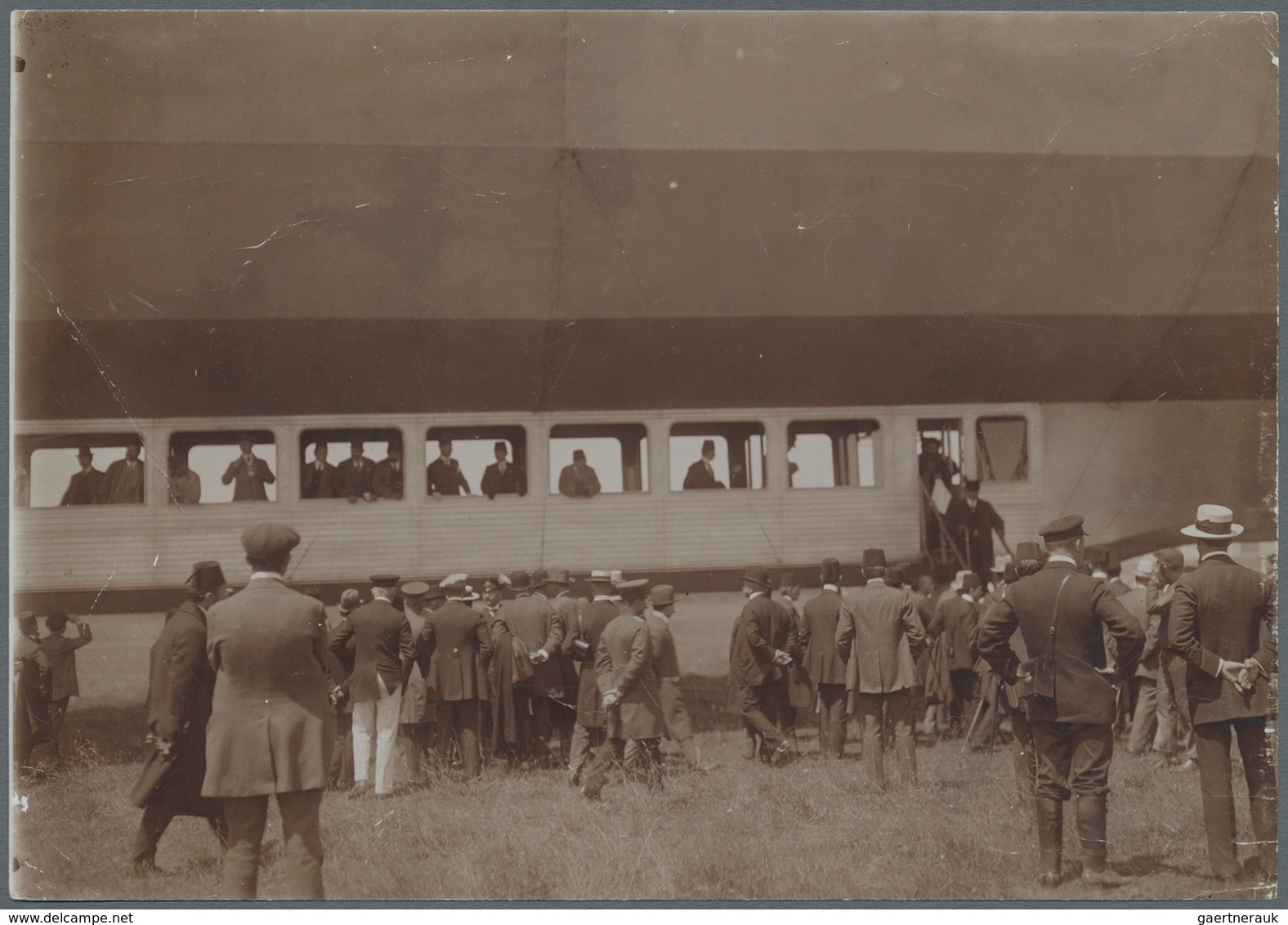 Thematik: Zeppelin / Zeppelin: 1910/1945 (ca): Posten Mit Dutzenden Zeppelin Photos, Dazu Einige Pos - Zeppelins