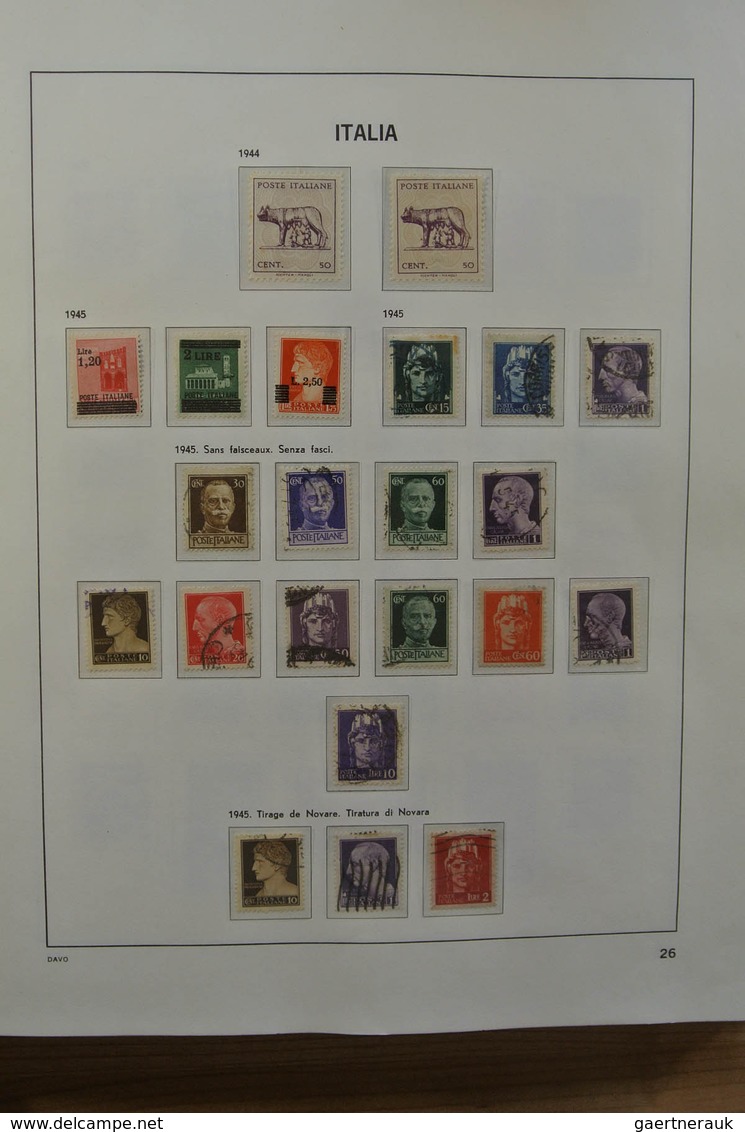 Italien: 1861-1975. MNH, mint hinged and used collection Italy 1861-1975 in 2 Davo cristal albums an