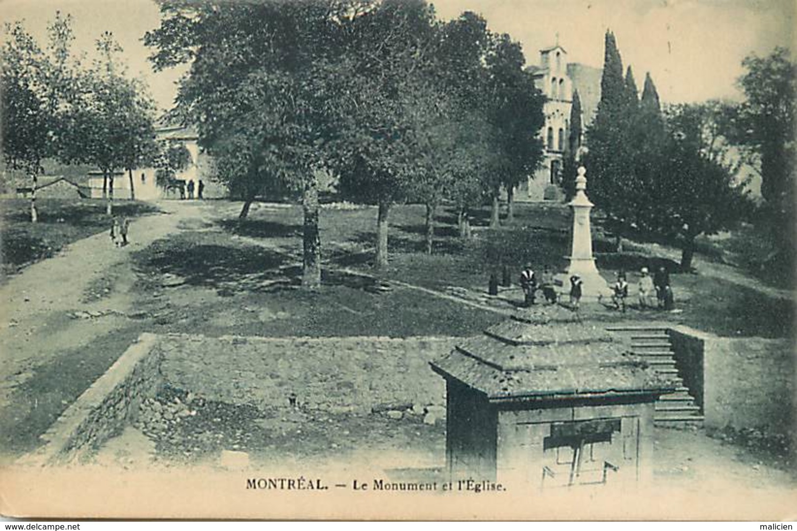 -dpts Div.-ref-AP843- Ardèche - Montréal - Le Monument Aux Morts Et L Eglise - Monuments Aux Morts - - Autres & Non Classés