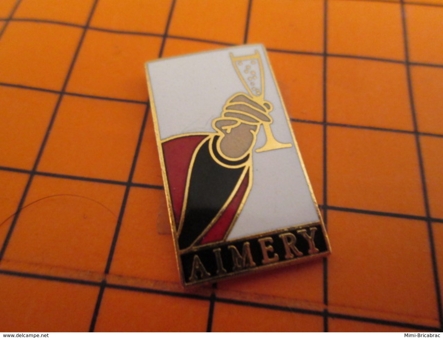 0220 Pin's Pins / Beau Et Rare : Thème BOISSONS / CHAMPAGNE AIMERY - Gymnastique