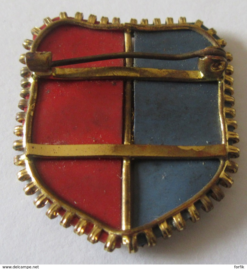 Insigne / Broche (militaire ?) - Blason - Ecu En Cuir Bleu Et Rouge Derrière Une Couronne En Métal Doré - Pour étude - Other & Unclassified