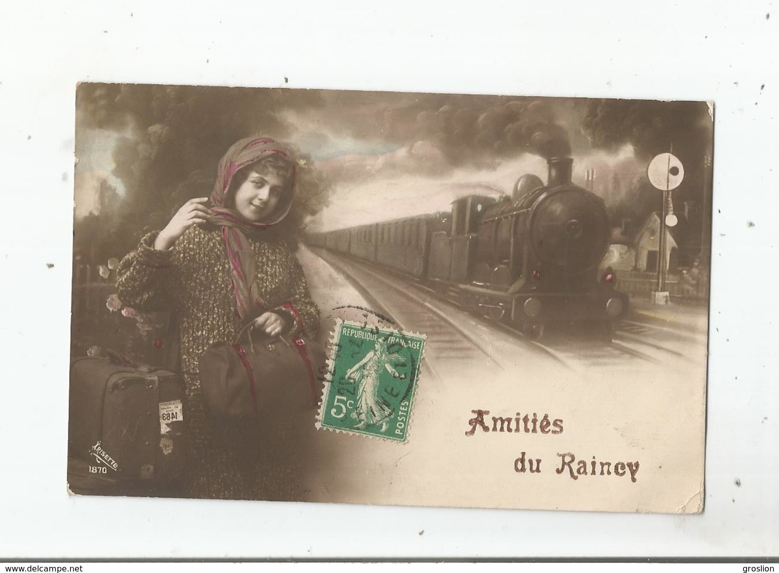 LE RAINCY (93) CARTE FANTAISIE AMITIES DU RAINCY (DECOR TRAIN A VAPEUR ET FEMME AVEC SES BAGAGES) 1870 - Le Raincy