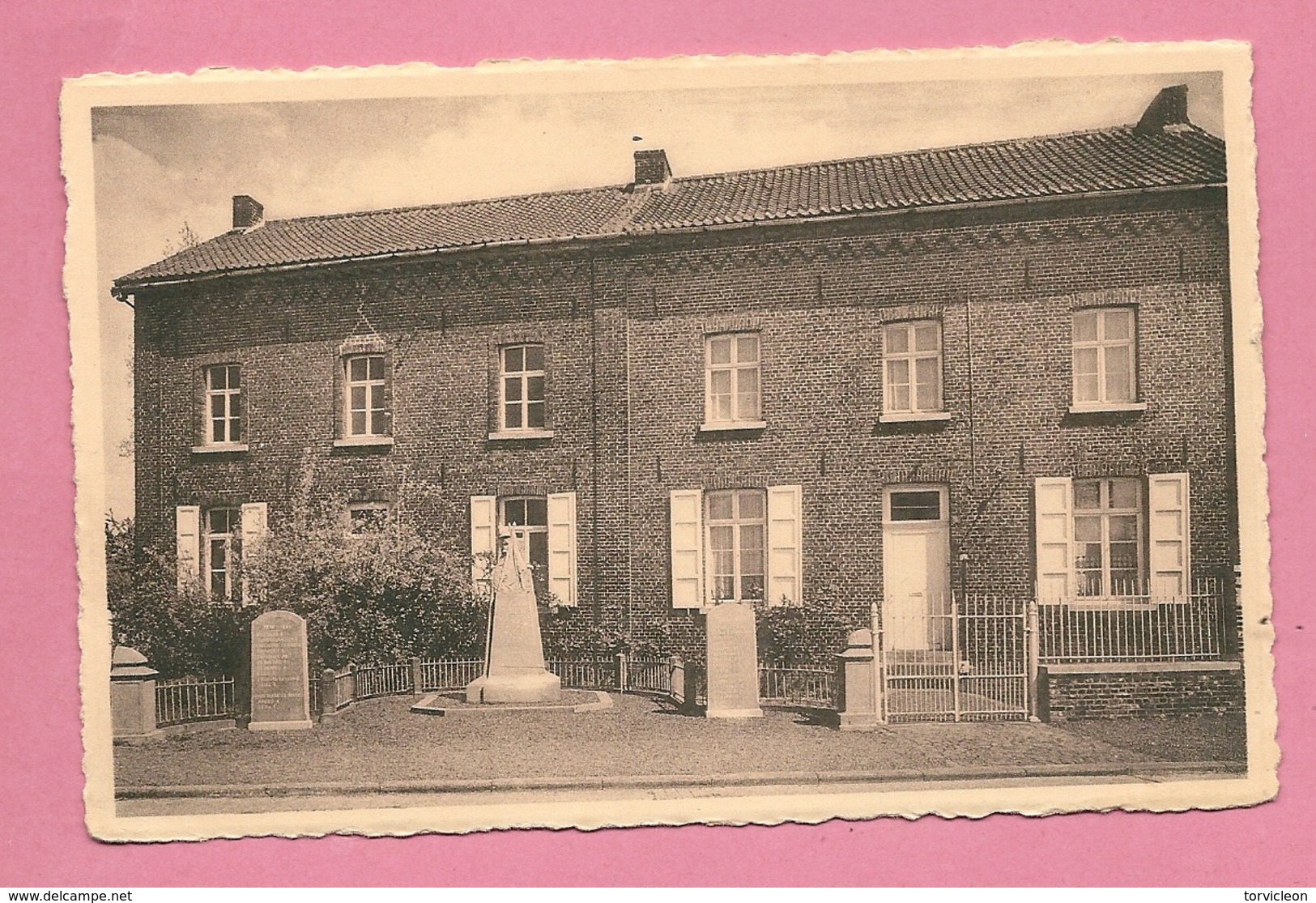 C.P. Graty =  MONUMENT 1914-1918  ET  1940-1945 Et  Les  Habitations Du  Personnel  Enseignant - Silly