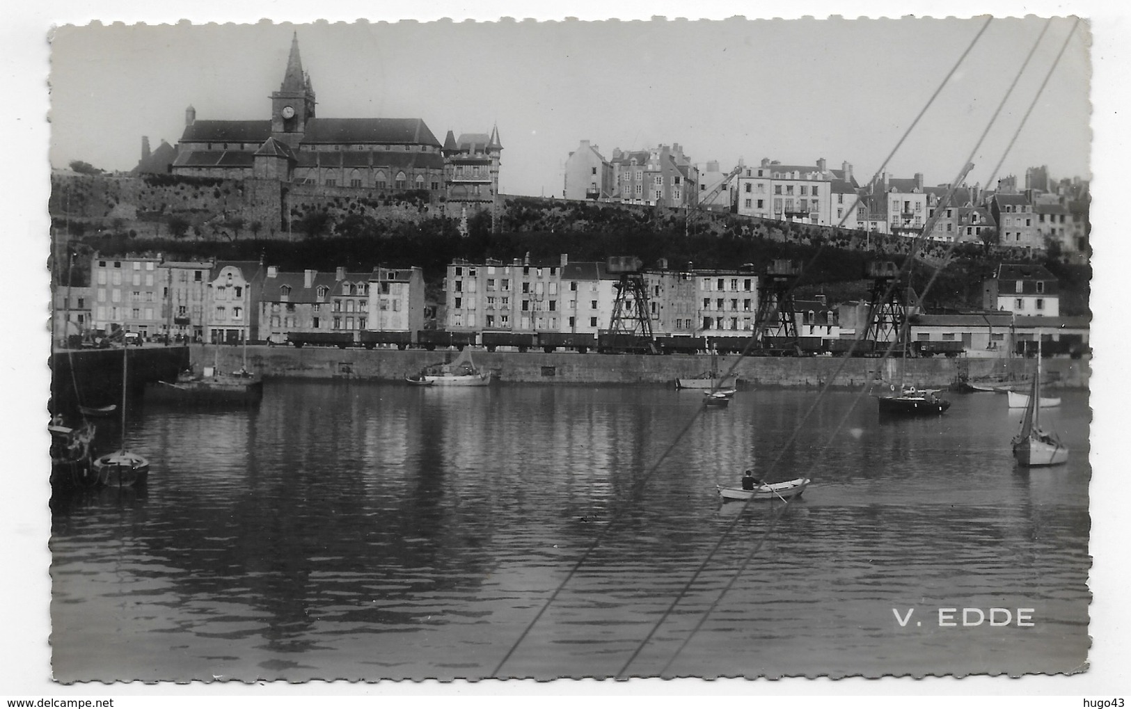 (RECTO / VERSO) GRANVILLE EN 1950 - LE BASSIN A FLOTS ET L' EGLISE NOTRE DAME - Edition EDE A GRANVILLE - FORMAT CPA - Granville