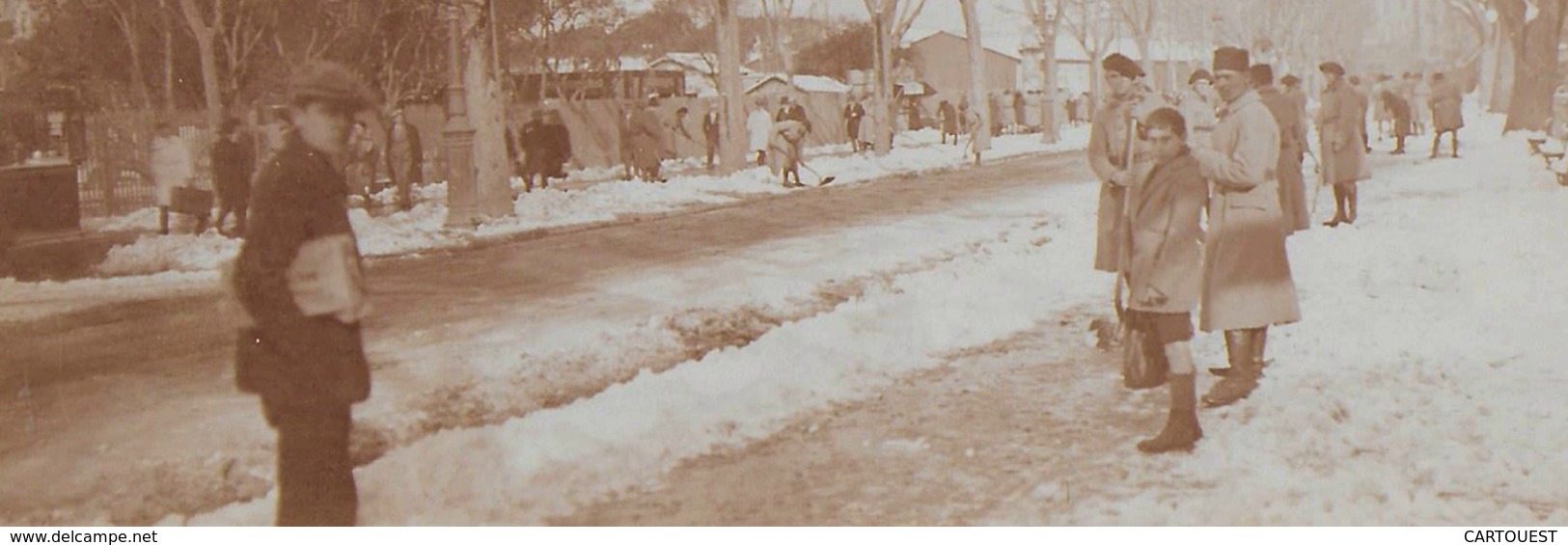 CPA  ☺♦♦  Boulevard Enneigé   ֎ Photographie - Neige - Militaire - Chapeau - Non Classés