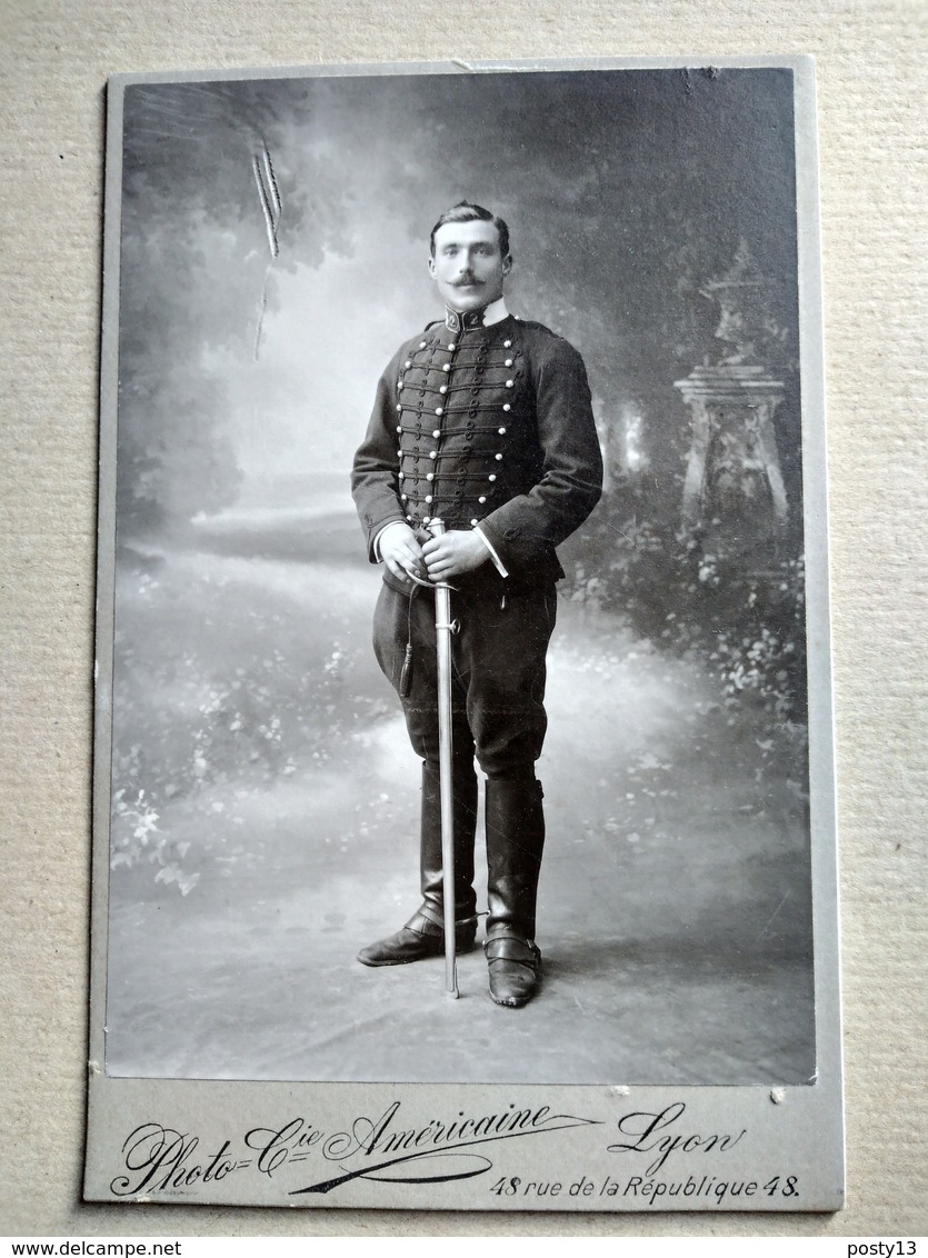 CDV Format CABINET - Militaire Du 2 ème Régiment De Dragons - Sabre - Photo Cie Américaine, Lyon - BE- - Krieg, Militär